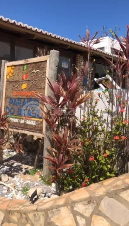Casa mobiliada em condomínio à venda no Paraíso onde é festejado todos os anos um dos maiores Réveillon do RN e do Brasil. O Marco Zero Touros/RN