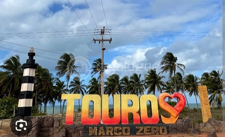 Casa mobiliada em condomínio à venda no Paraíso onde é festejado todos os anos um dos maiores Réveillon do RN e do Brasil. O Marco Zero Touros/RN
