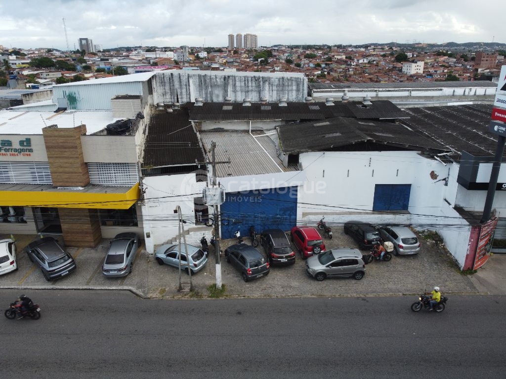 Galpão para Venda e Locação na Av. Nevaldo Rocha