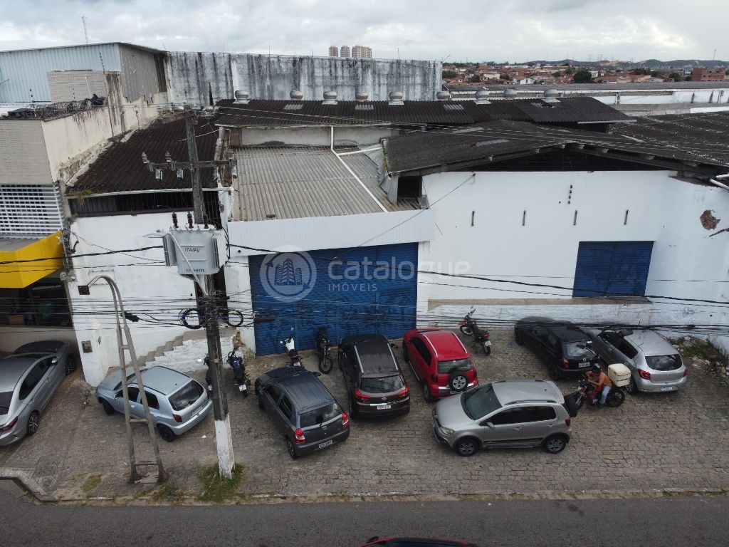 Galpão para Venda e Locação na Av. Nevaldo Rocha