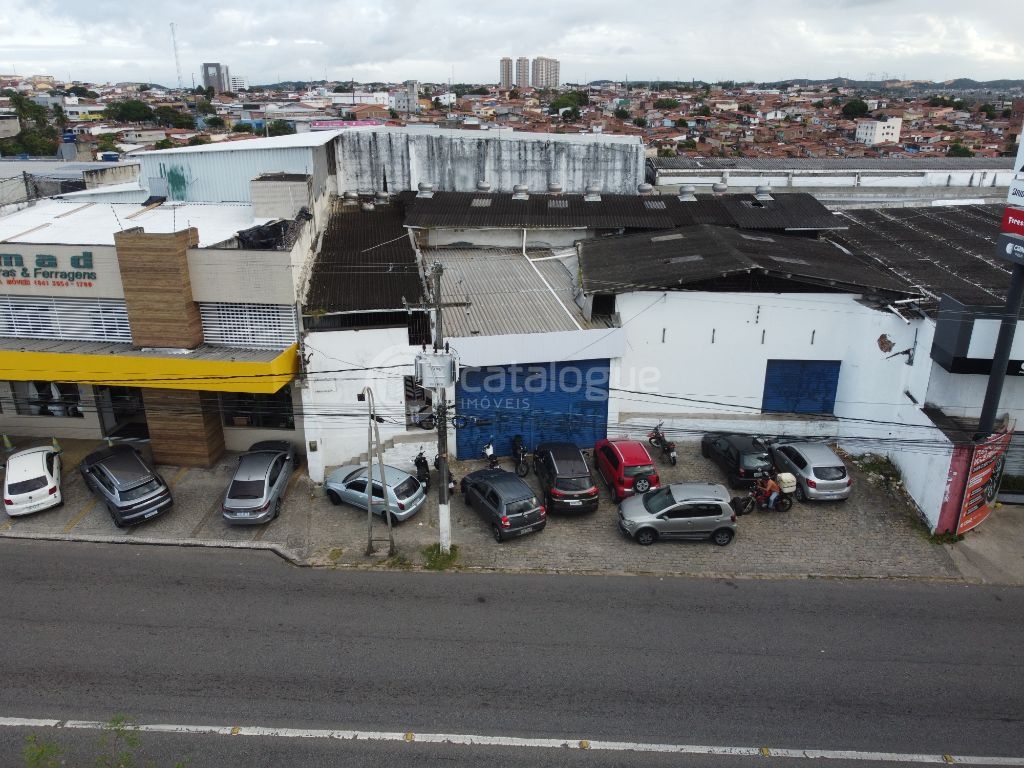 Galpão para Venda e Locação na Av. Nevaldo Rocha