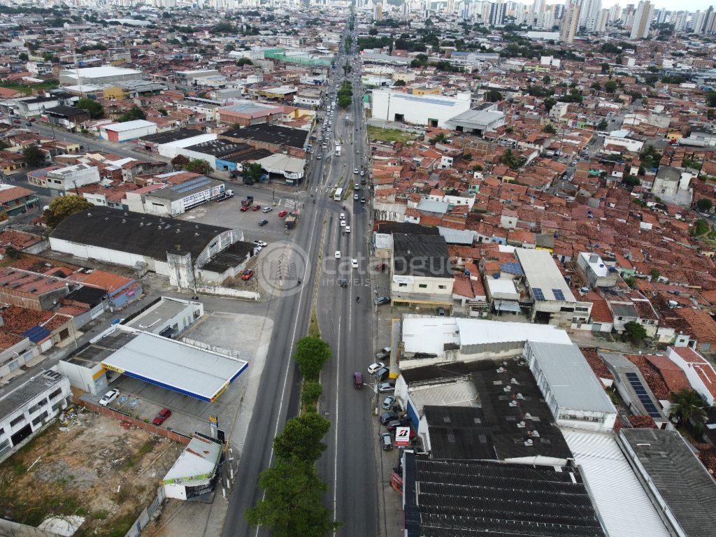 Galpão para Venda e Locação na Av. Nevaldo Rocha