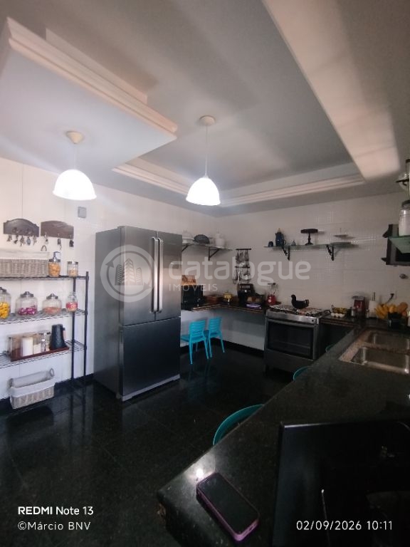 Exclusividade em Petrópolis: 1 Por Andar com 296 m², 4 Suítes e Permuta