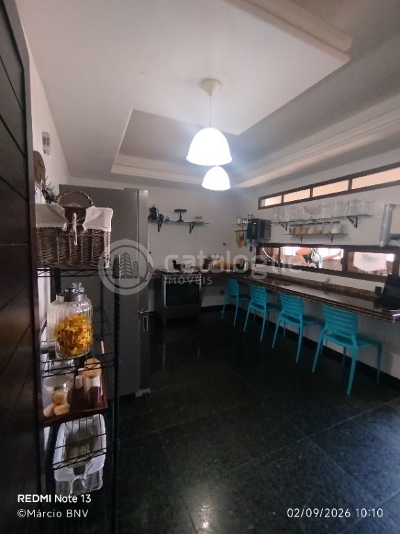 Exclusividade em Petrópolis: 1 Por Andar com 296 m², 4 Suítes e Permuta