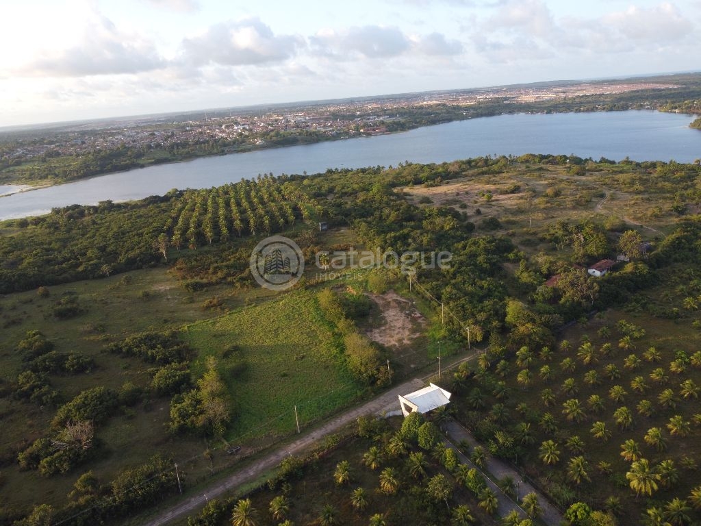 Área exclusiva com 10,5 hectares - Com Resort - Às Margens da Lagoa