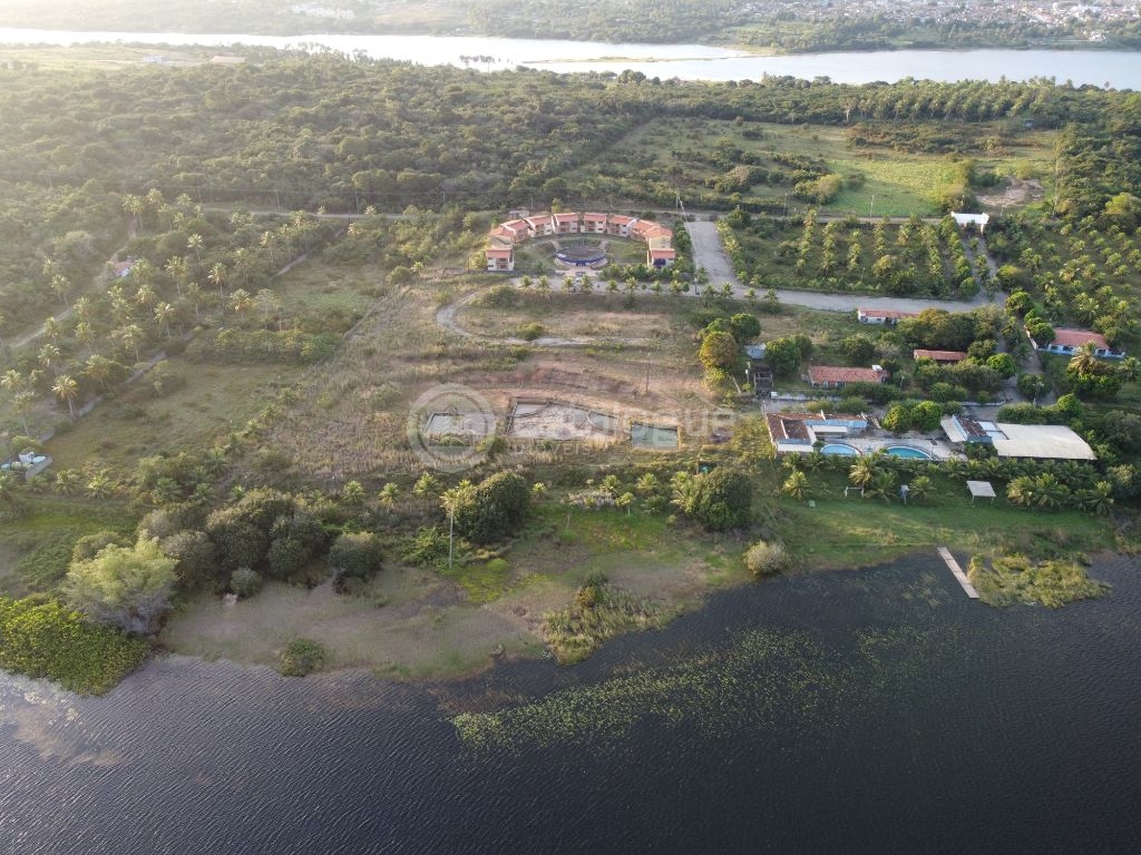 Área exclusiva com 10,5 hectares - Com Resort - Às Margens da Lagoa