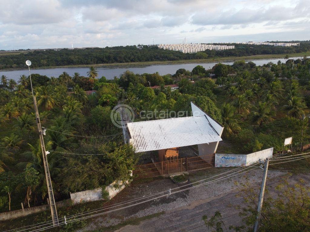 Área exclusiva com 10,5 hectares - Com Resort - Às Margens da Lagoa