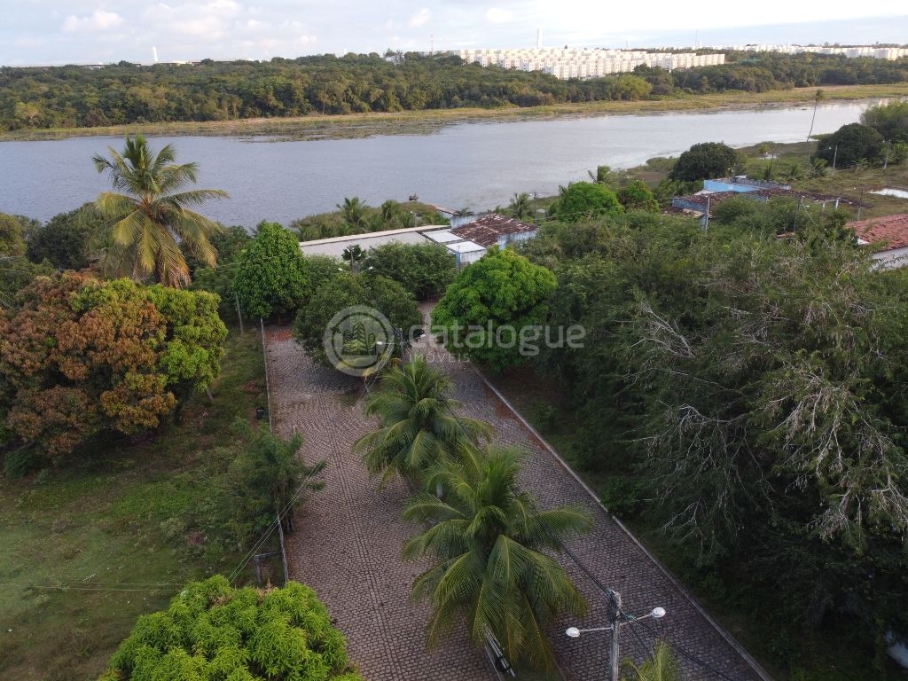 Área exclusiva com 10,5 hectares - Com Resort - Às Margens da Lagoa