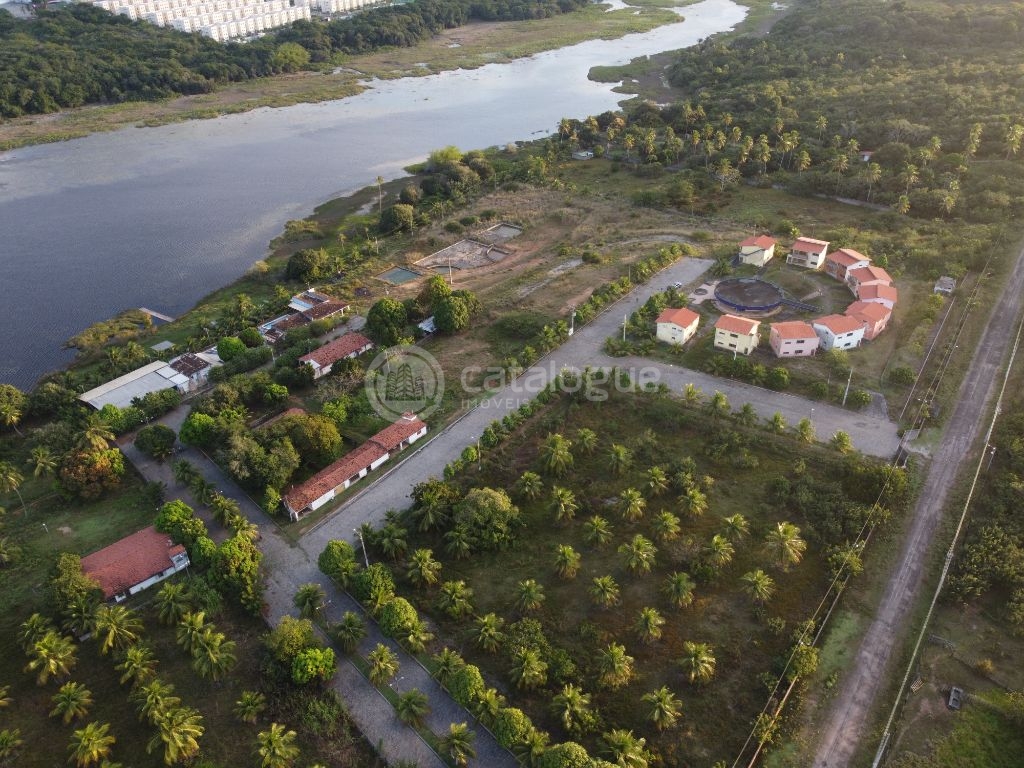 Área exclusiva com 10,5 hectares - Com Resort - Às Margens da Lagoa