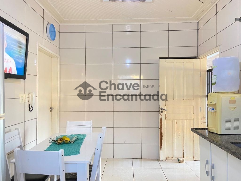 Casa no centro com quintal amplo e varanda coberta