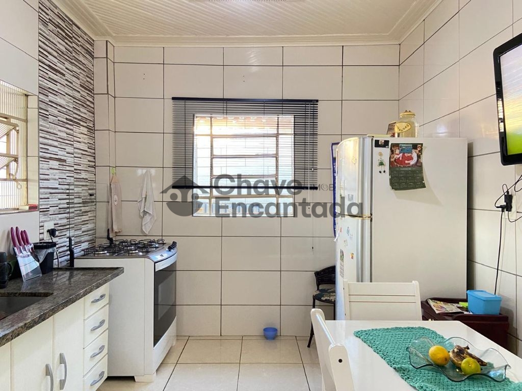 Casa no centro com quintal amplo e varanda coberta