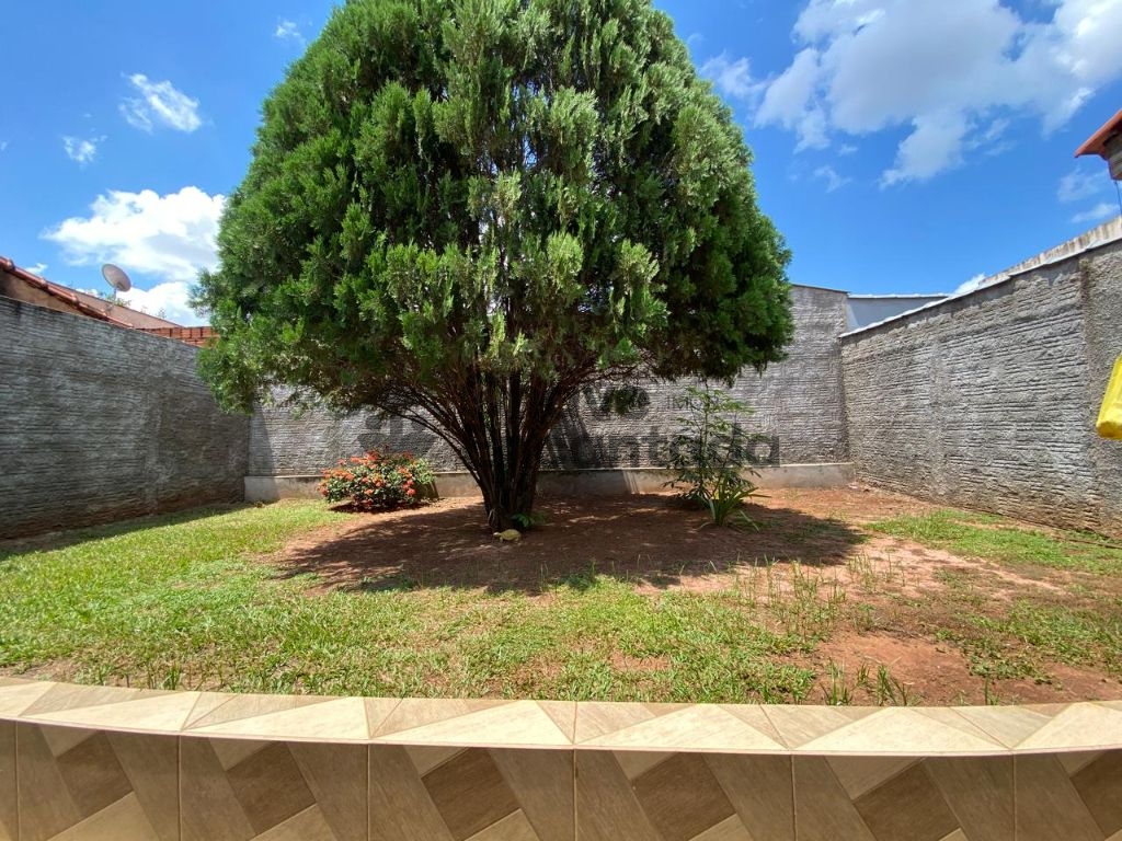 Casa no São Braz com jardim amplo