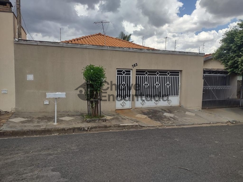 Casa no toselar com edícula
