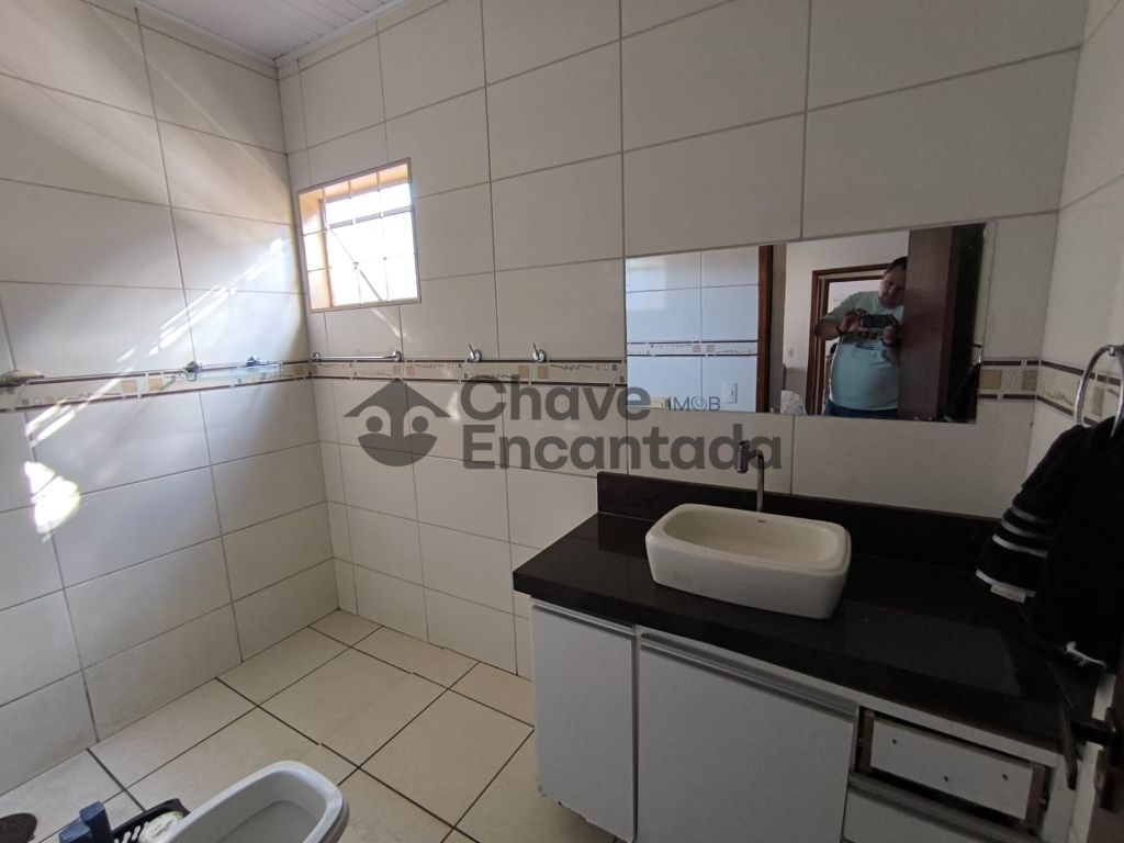 Casa com barracao um excelente custo beneficio.