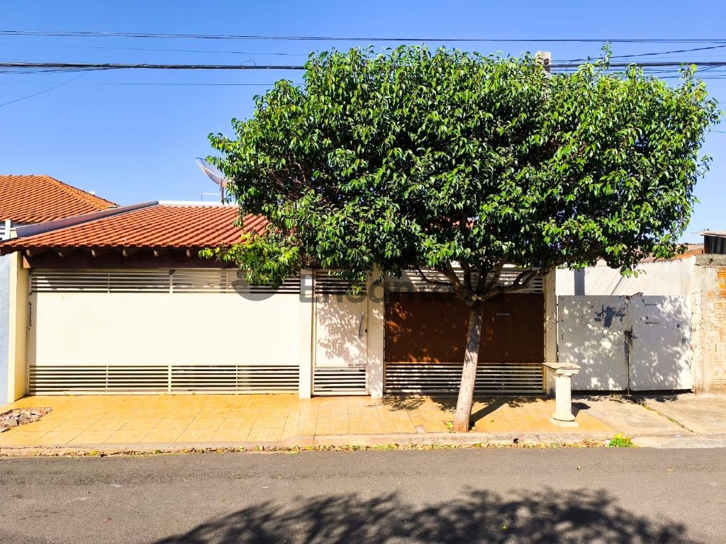 Casa com barracao um excelente custo beneficio.