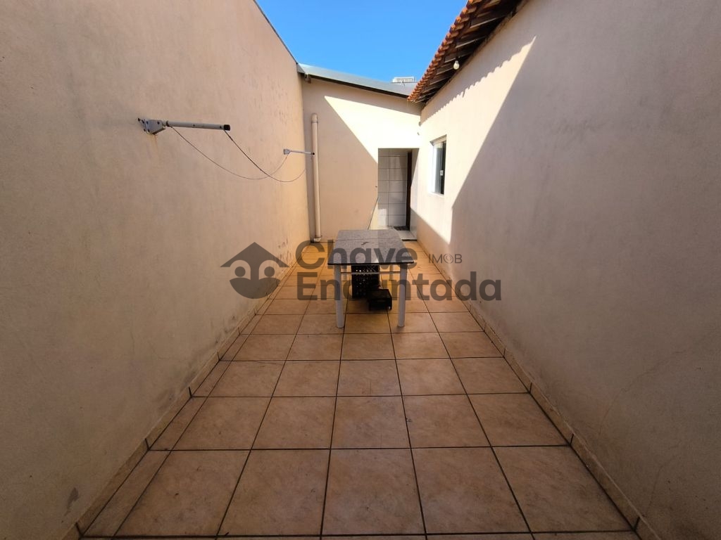 Casa com barracao um excelente custo beneficio.