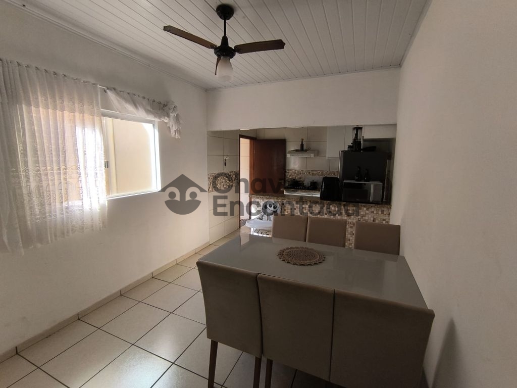 Casa com barracao um excelente custo beneficio.
