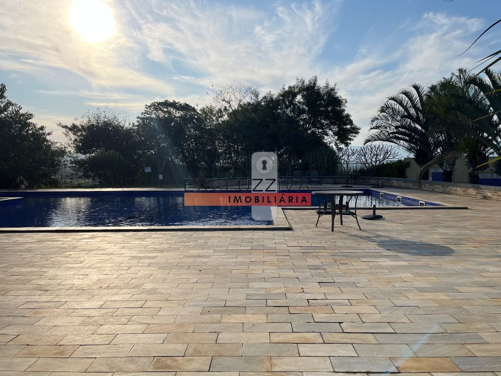 Casa em Condomínio à venda em Taubaté: 3 suítes, churrasqueira e piscina!