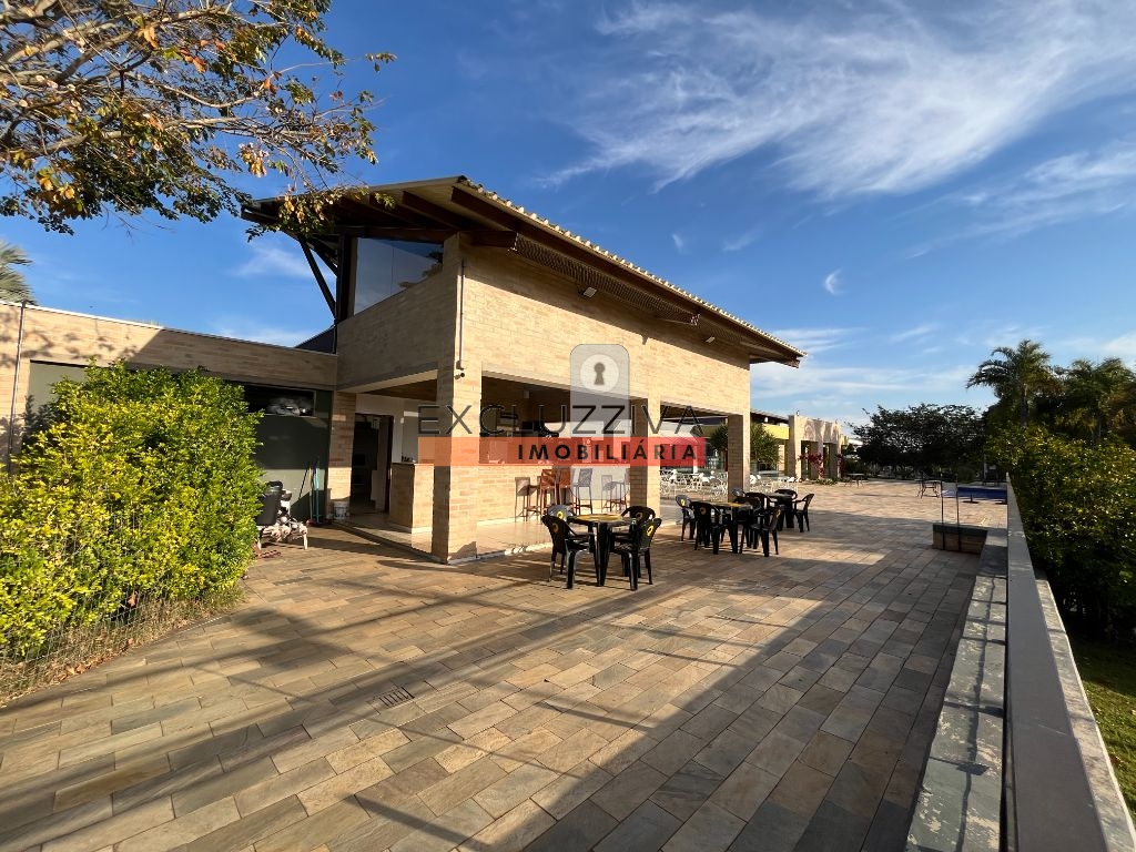 Casa em Condomínio à venda em Taubaté: 3 suítes, churrasqueira e piscina!