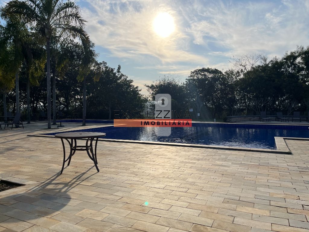 Casa em Condomínio à venda em Taubaté: 3 suítes, churrasqueira e piscina!