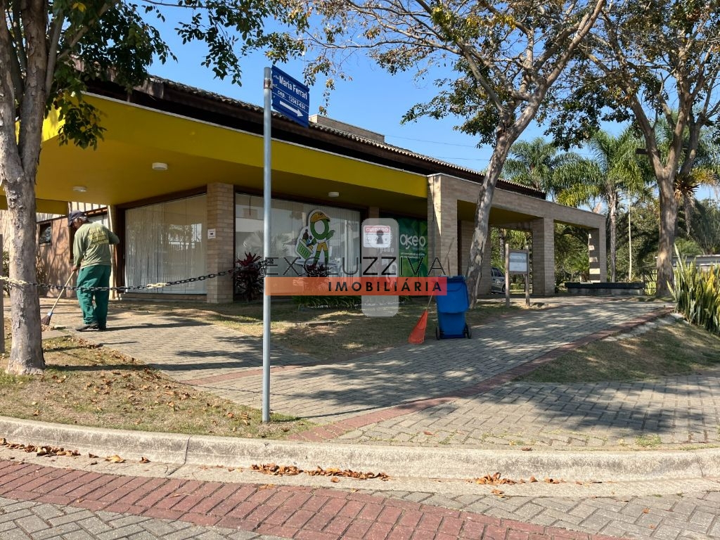Casa em Condomínio à venda em Taubaté: 3 suítes, churrasqueira e piscina!