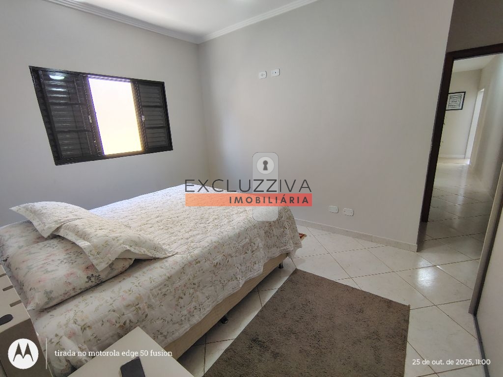Charmosa casa à venda no Condomínio Jardim de Alah em Taubaté