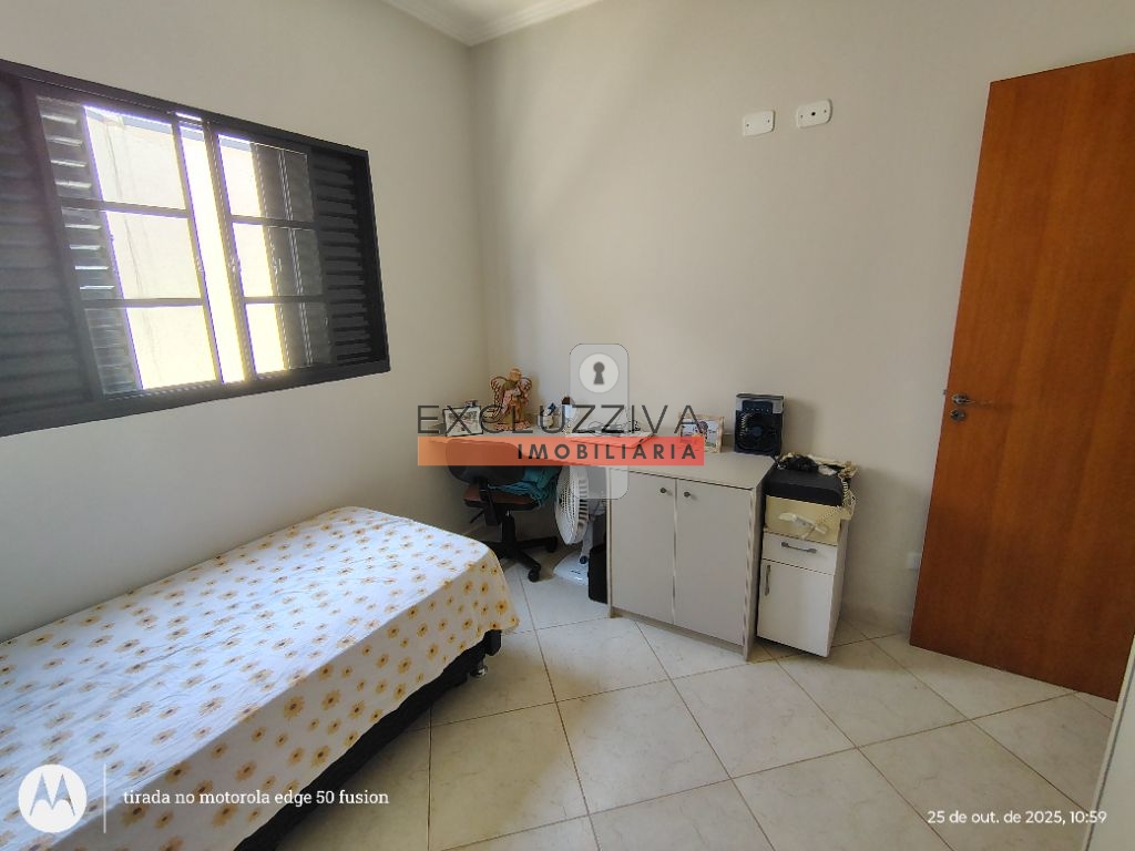 Charmosa casa à venda no Condomínio Jardim de Alah em Taubaté