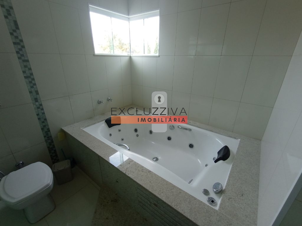 Casa de luxo com piscina e churrasqueira em condomínio fechado em Tremembé