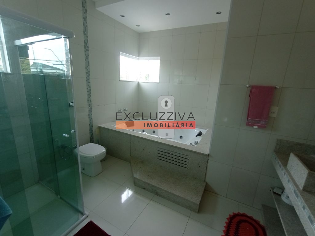 Casa de luxo com piscina e churrasqueira em condomínio fechado em Tremembé