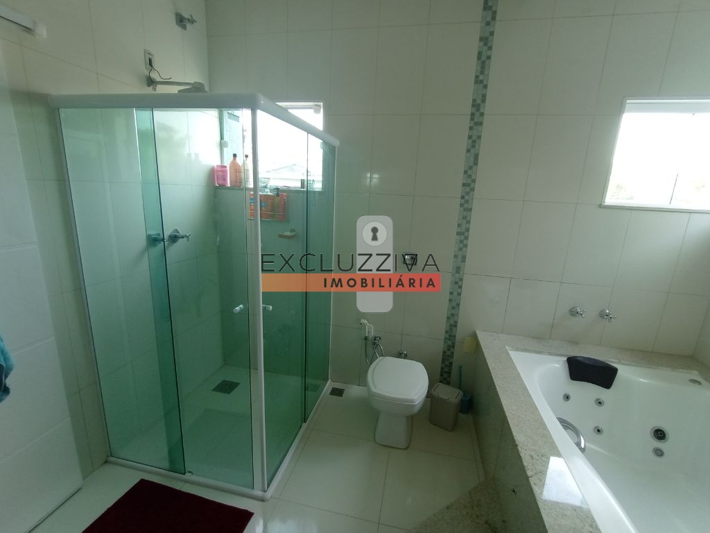 Casa de luxo com piscina e churrasqueira em condomínio fechado em Tremembé
