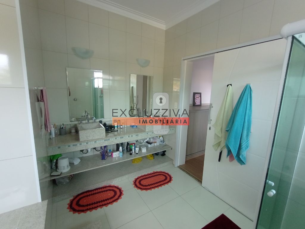Casa de luxo com piscina e churrasqueira em condomínio fechado em Tremembé