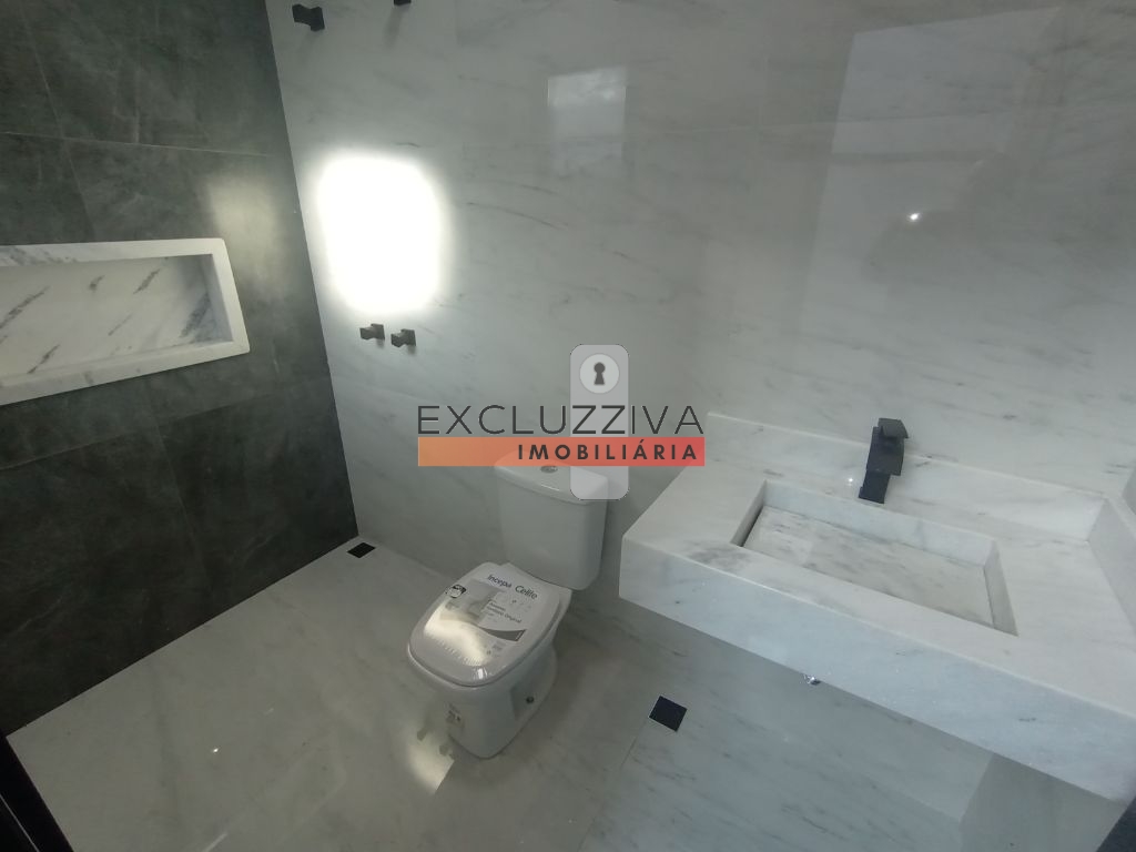 Casa em Condomínio à venda em Taubaté: 3 suítes, churrasqueira e piscina!