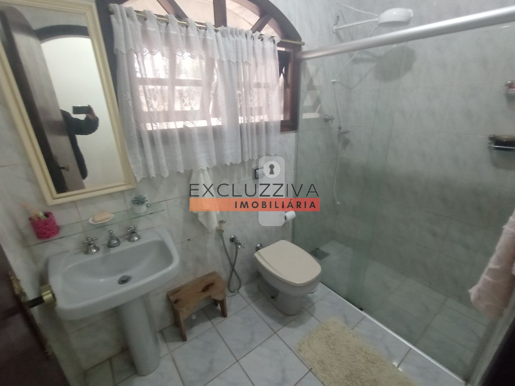 Casa à venda com 2 dormitórios e ampla área de lazer no Areão, Taubaté
