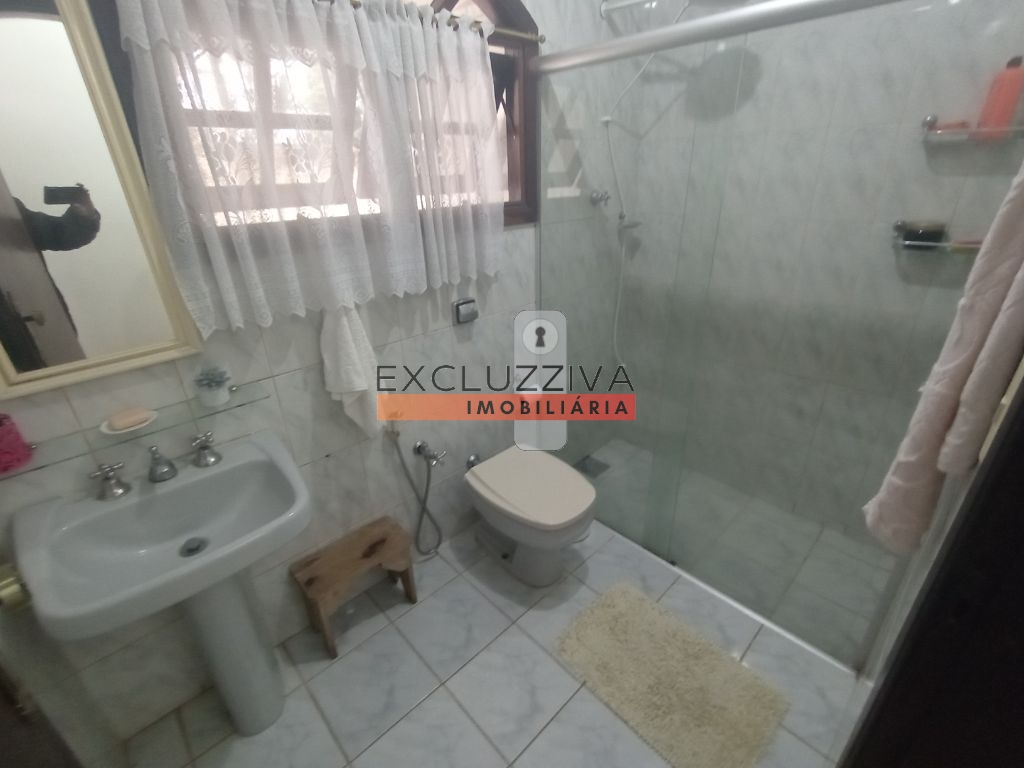 Casa à venda com 2 dormitórios e ampla área de lazer no Areão, Taubaté