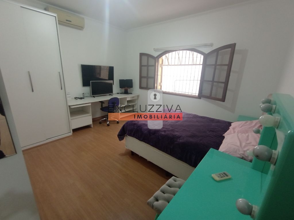 Casa à venda com 2 dormitórios e ampla área de lazer no Areão, Taubaté