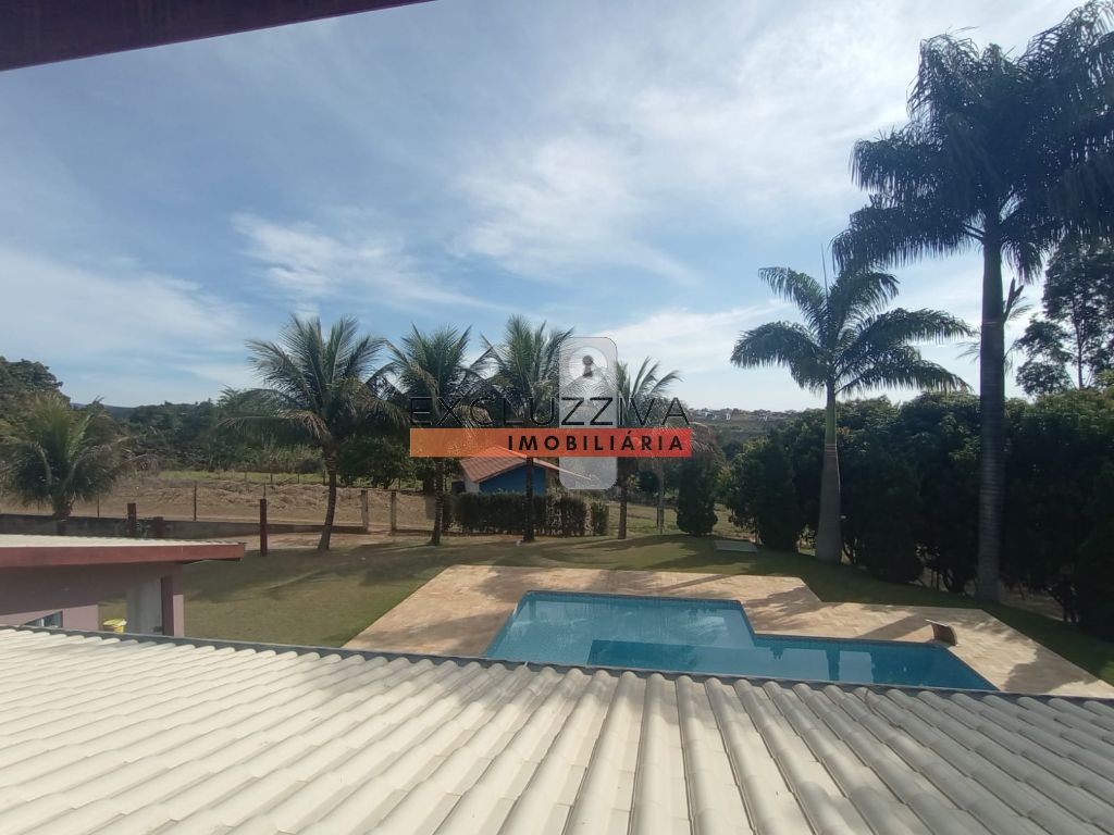 Casa à venda no Jardim Palmeiras, Caçapava - Espaçoso sobrado com 4 dormitórios e 5 vagas de garagem!