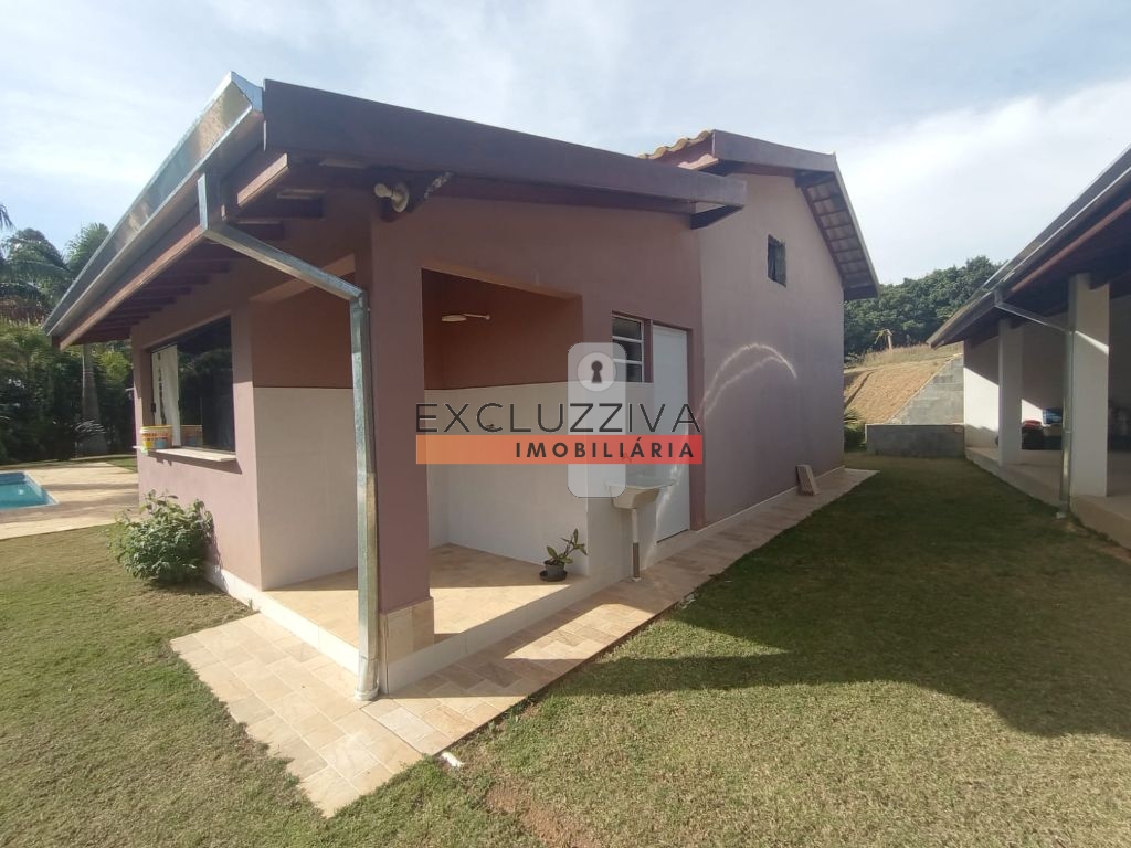 Casa à venda no Jardim Palmeiras, Caçapava - Espaçoso sobrado com 4 dormitórios e 5 vagas de garagem!