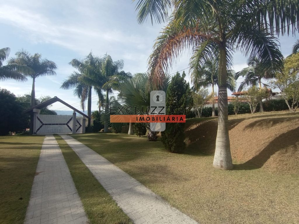 Casa à venda no Jardim Palmeiras, Caçapava - Espaçoso sobrado com 4 dormitórios e 5 vagas de garagem!