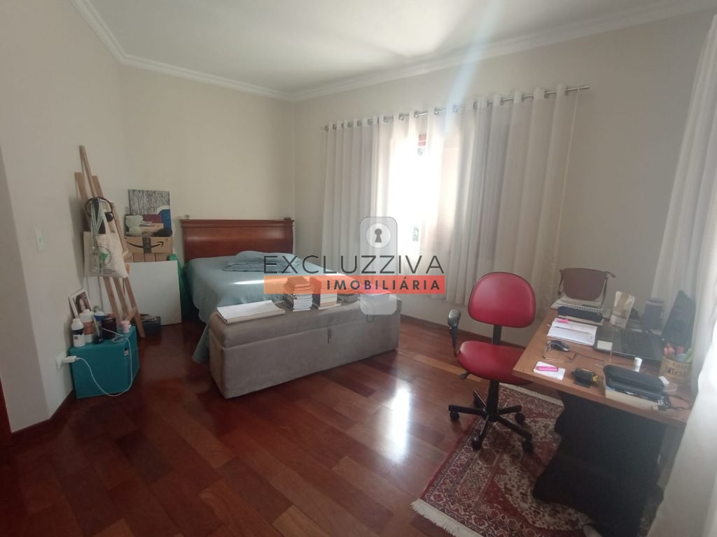 Casa à venda no Jardim Palmeiras, Caçapava - Espaçoso sobrado com 4 dormitórios e 5 vagas de garagem!