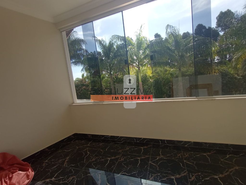 Casa à venda no Jardim Palmeiras, Caçapava - Espaçoso sobrado com 4 dormitórios e 5 vagas de garagem!