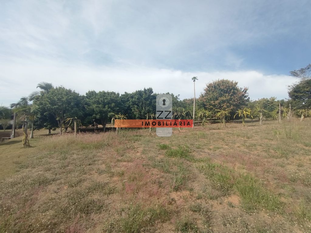Casa à venda no Jardim Palmeiras, Caçapava - Espaçoso sobrado com 4 dormitórios e 5 vagas de garagem!