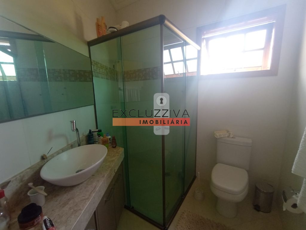Casa à venda no Jardim Palmeiras, Caçapava - Espaçoso sobrado com 4 dormitórios e 5 vagas de garagem!