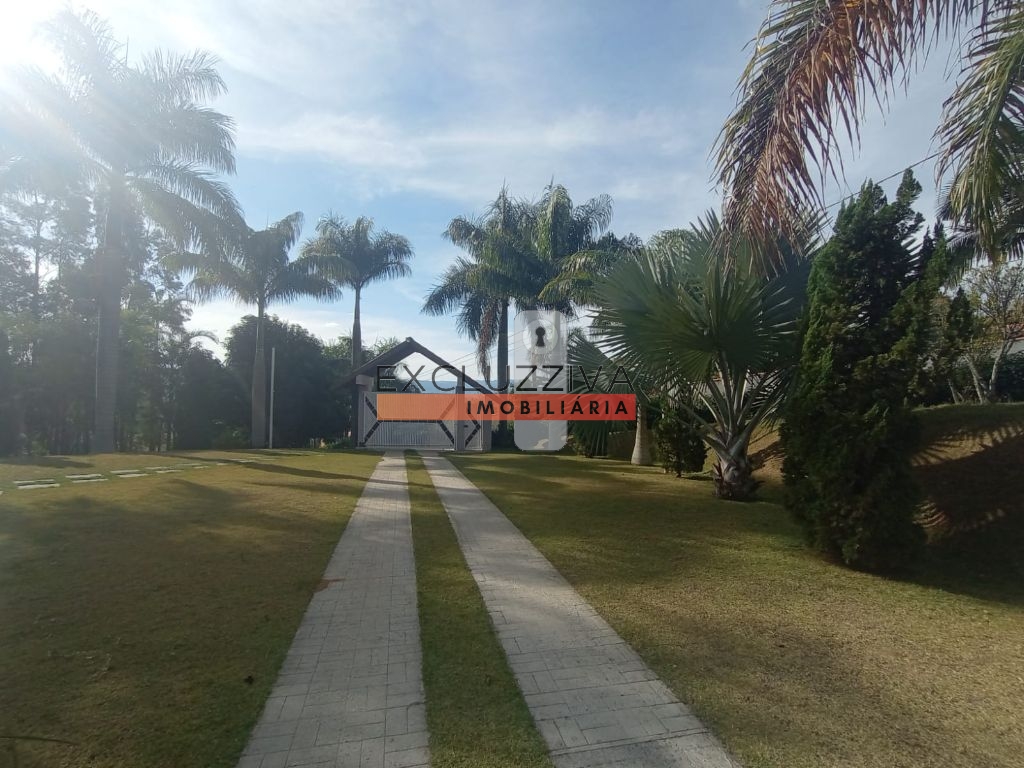 Casa à venda no Jardim Palmeiras, Caçapava - Espaçoso sobrado com 4 dormitórios e 5 vagas de garagem!