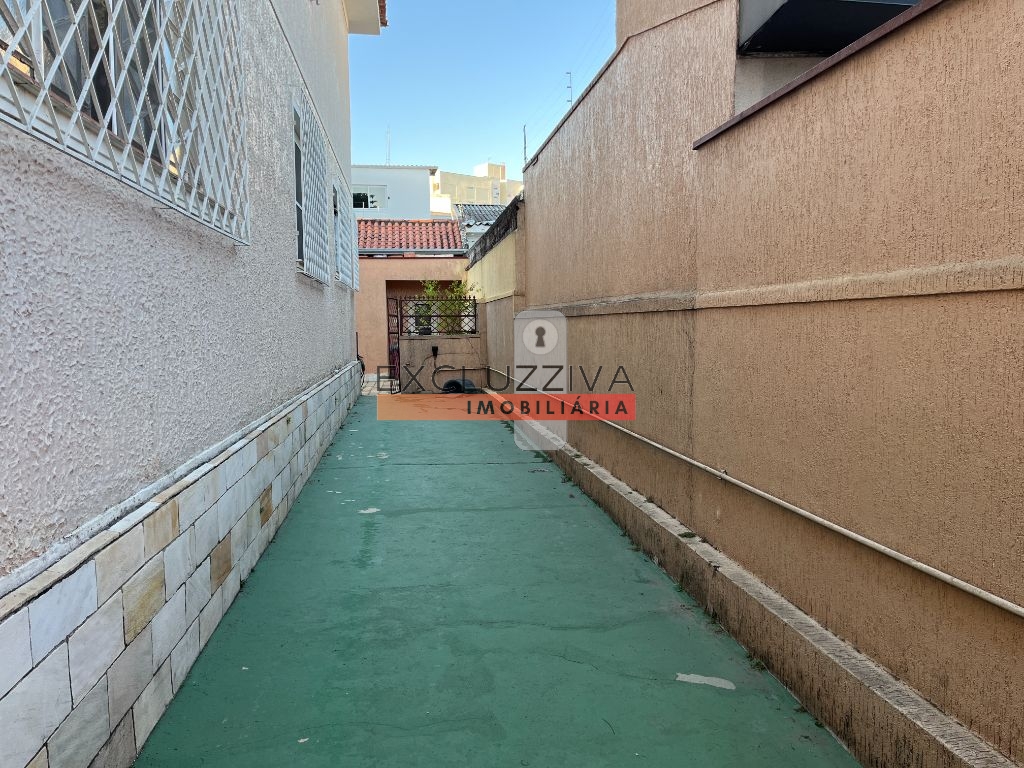 Sobrado à Venda no Centro de Taubaté com 5 Dormitórios