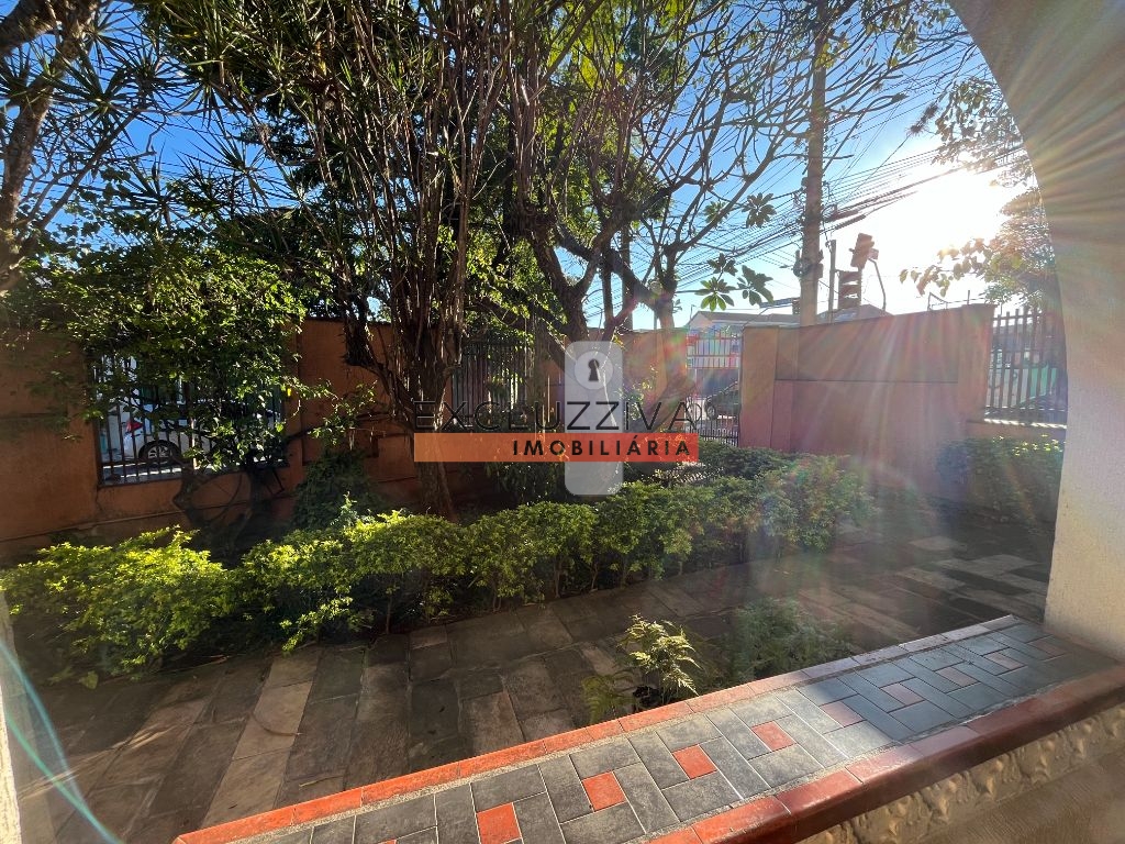 Sobrado à Venda no Centro de Taubaté com 5 Dormitórios