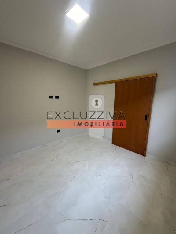 Casa Padrão à Venda no Residencial Antares em Taubaté