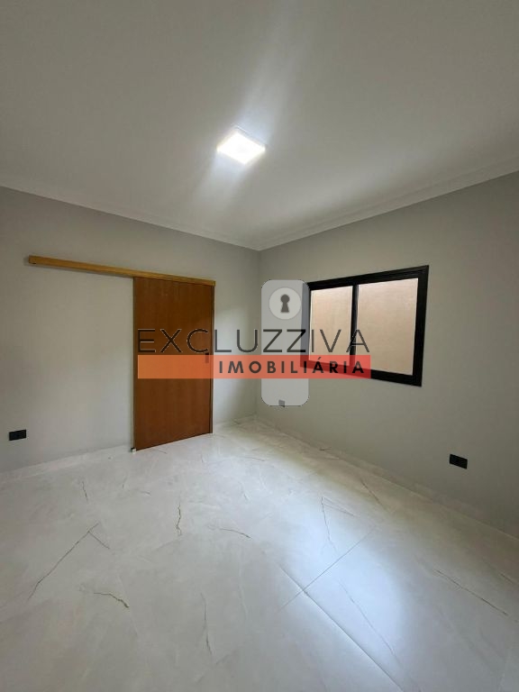 Casa Padrão à Venda no Residencial Antares em Taubaté