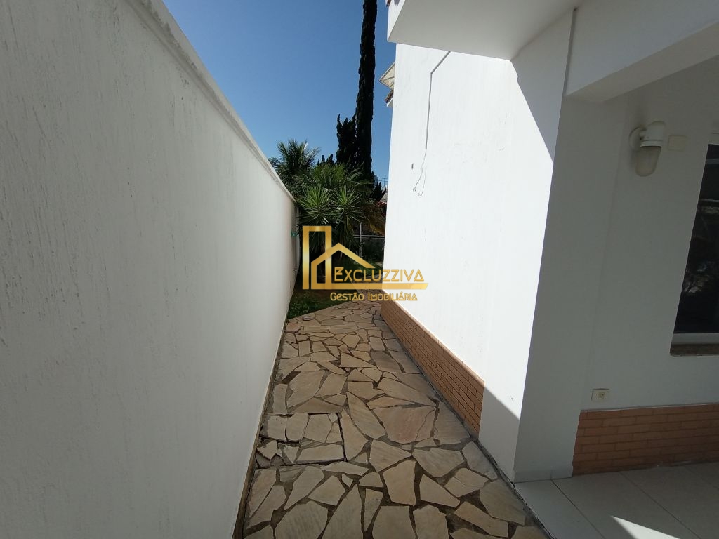 Venda de Casas / Sobrado Condomínio na cidade de Taubaté