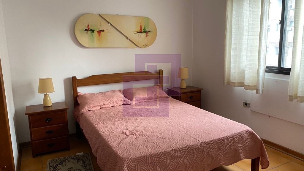 Locação de Apartamentos / Padrão na cidade de Guarujá