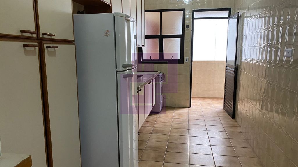 Locação de Apartamentos / Padrão na cidade de Guarujá
